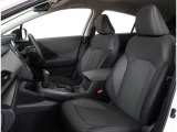 ゆったり座れて、長時間の運転も疲れにくいフロントシート!ホールド性も良く運転に集中できるシートです!!また、電動パワーシートですので着座位置も正確に合わせることが出来ます!!