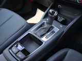 Audi正規ディーラーが高品質をお約束。高度な訓練・教育を受けたAudi専任メカニックが、100項目にもおよぶ精密な点検を実施。すべてクリアしたAudi車だけ、あなたのお手元に届けられるのです