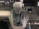 発進時から滑らかに加速する無段階変速のCVTはストップ&ゴーの多い街の中も快適です