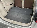 リヤシートは簡単に格納できますので、急に荷物が増えても収納楽々です。