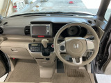 【前方視界】開放的な前方視界!運転がしやすく疲れにくいです♪窓が大きく、見通しがとっても良いおクルマですよ♪