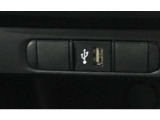 携帯電話の充電に最適なUSBポートを装備しています!