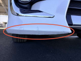 フロントバンパー部のキズの写真です。修理も受け付けておりますのでお気軽にスタッフへご相談ください!