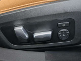 身体をしっかり支えながら長時間のドライブでも快適に過ごせるBMWのシート。素材の質感やステッチ細部まで丁寧に仕上げられたデザインが室内に上質な雰囲気を齎します。乗る度に心地良さを感じられるシートです。
