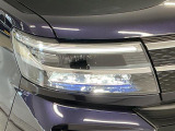 【LEDヘッドライト】現代の主流のライト。明るい光が瞬時に立ち上がり、必要な場所を均一に照らします。寿命も長く省エネで、スタイリッシュなデザインです♪