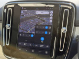 9インチの縦型タッチパネル搭載 北欧ならではの設計で手袋をしたままでもお使いいただけます。デザインの美しさと使いやすさを融合した、新世代のボルボ車に共通するレイアウトです。