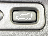 【パワーバックドア】スマートキーや運転席のボタンを押すだけでリアゲートが自動で開閉します!荷物を持っている時や、高い位置にあるバックドアを閉める際に便利な機能です♪
