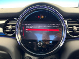 ●Apple Car Play:スマホとの有線接続で、ナビ・オーディオ再生などスマホのアプリ機能が画面でも使える便利機能です!