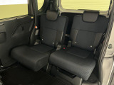 【スライドシート】後席にもスライド機構があることで、細やかに荷室スペースを確保!日常の様々なシーンに対応します♪