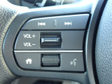 ◆ハンドルに【オーディオリモコンスイッチ】が装備されてます。視点をそらすことなく、ボリューム調整・オーディオソース切替・選曲が出来ます。運転しながら安全に操作が可能になりました。