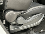 【運転席シートリフター】運転席の座面の高さを調整!視界の良い位置に高さを調整することで、運転の安全性が向上します☆