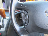 『ステアリングスイッチ』で運転中でも楽に音量等の操作が可能です♪♪なれると目線をそらさずに行えますので安全です♪♪