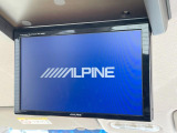 【後席モニター】家族や友人とお出かけする機会が多い方に大人気の後席モニターを装備!見やすい位置に画面がありテレビやDVDの視聴も快適!友達もお子様も、後席にしか乗らなくなるかも??