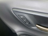 シートメモリー機能装備付きです。シートの位置をそれぞれ記憶しておく事ができるので、ご家族や、複数の方で車を乗られるオーナー様には、便利な機能です。