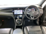 運転席周りのレイアウトをご覧ください。ナビゲーションが綺麗に装着されすっきり収まってますね!