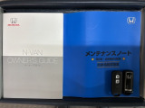 スマートキーは鍵をバッグに入れたままでもドアロックの開閉やエンジンのON・OFFができます。夜間や雨の日も鍵を探さなくて良いので便利です。