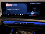【ⅰドライブナビゲーション】文字情報も鮮明に表示する高解像度カラーディスプレイを採用。視認性に優れた地図デザインと特徴的な建造物を目印にした描写表示で現在位置を把握できます。地図データの更新も可能です
