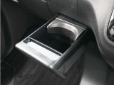 ◆ドリンクホルダー◆手の届きやすい場所にドリンクホルダーがあり、とても便利です。