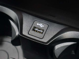 身体をしっかり支えながら長時間のドライブでも快適に過ごせるBMWのシート。素材の質感やステッチ細部まで丁寧に仕上げられたデザインが室内に上質な雰囲気を齎します。乗る度に心地良さを感じられるシートです。