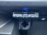 グローブボックス内に付いています。ETC:有料道路の料金所をスムーズに通ることが可能になります。料金を支払う場合は別途ETCカードが必要になります(当店で加入いただけます)