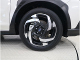 純正18インチアルミホイール装備・タイヤサイズ225/55R18装着