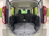 普段のお買い物や通勤、送迎等に十分な荷室スペースを確保しております。セカンドシートを倒すと、大きな荷物の積載も可能です♪
