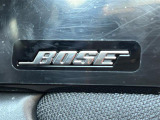 【BOSE(プレミアムサウンド)】マツダでお出かけの際には、ぜひ素敵な音楽体験を。ありふれた一日にも特別な体験を!ドライブの時間を上質な音楽でお楽しみいただけるサウンドシステムが搭載されています。