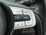 ◆アダプティブクルーズコントロール◆予め設定した車速内でクルマが自動的に加減速。前走車との適切な車間距離を維持しながら追従走行します。【LKAS】車線維持支援システムでステアリング操作を支援。
