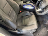 メルセデスのシートは、少し硬めに出来ておりますので、長時間の運転でも疲れにくく、安全にドライビングをお楽しみ頂けます