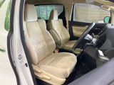 運転席シート廻りは使用感も少なく、良好な状態となっています。丁寧に使われていたことがよくわかりますね。