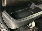 専門業者にて内外装のクリーニングを実施しております!
