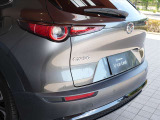 アダプティブLEDヘッドライト カメラや車速センサーと連動して、ハイ、ロー、ワイドローのLEDライトを常に最適な配光に自動制御する優れものです!