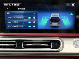 サイドミラーに写りにくい死角エリアをレーダーで補足し安全運転の手助けを行います。