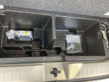 ラゲッジの下にタイヤがパンクしてしまった場合にご利用いただける修理キットが入っております。