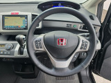 ドライバーの操作性に配慮したステアリング。快適な運転をサポートします。