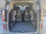 後部座席を跳ね上げれば大きなお荷物も載せる事が出来ます!