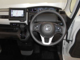 機能的にまとめられた運転席回り。運転しやすさにこだわりました。
