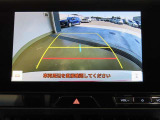 バックガイドモニターで、後方を確認しながら安心して駐車することができます。運転初心者も熟練者も必須の機能ですよ!