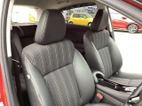 シートはフィット性も良く、楽な運転姿勢を保てます。シートヒーター付き!直接体を温てくれるので寒い日の運転も快適です。