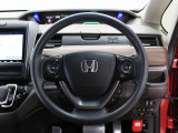 【運転席まわり】Honda独自の設計思想に基づき、自然に手を伸ばした先に操作したいものがあるようレイアウトを追求 !