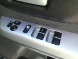 【オートリトラミラー】ドアミラーはドアの施錠で自動格納致しますよ♪運転席オート機能付き全席パワーウィンドウとなっております。