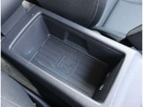Audi正規ディーラーが高品質をお約束。高度な訓練・教育を受けたAudi専任メカニックが、100項目にもおよぶ精密な点検を実施。すべてクリアしたAudi車だけ、あなたのお手元に届けられるのです