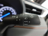 暗くなると自動で点灯オートライト付き