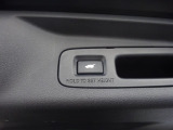 【電動リアゲート】荷物で両手が塞がていてもワンタッチでリアテールゲートを自動で開閉可能です♪