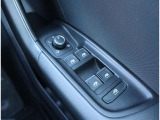Audi正規ディーラーが高品質をお約束。高度な訓練・教育を受けたAudi専任メカニックが、100項目にもおよぶ精密な点検を実施。すべてクリアしたAudi車だけ、あなたのお手元に届けられるのです