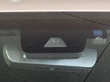 【トヨタセーフティセンス】走行中に前方の車両等を認識し、衝突しそうな時は警報とブレーキで衝突回避と被害軽減をアシスト。より安全にドライブをお楽しみいただけます。