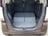 後席の操作がしやすく、荷物の量や大きさに合わせてスムーズにシートアレンジが行えます。