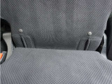 ◆ISOFIX◆シートベルトいらずでチャイルドシートと固定金具を連結するだけでガッチリ固定できます。