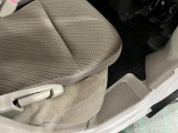 痛みの出やすい運転席シートの角、フロアマット、座面、ともに良好です