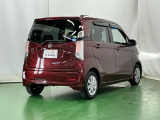 後席の窓には外から車内が見えにくくなるプライバシーガラスを採用。周りを気にせずリラックスして過ごせます